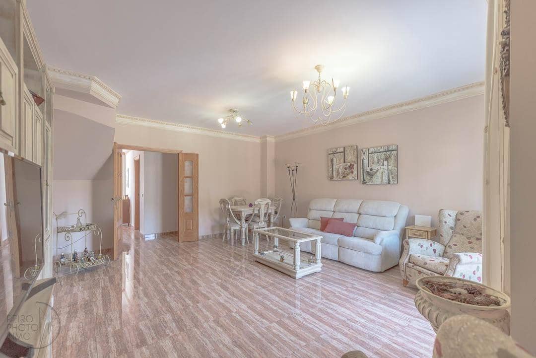 3 bedroom Penthouse for sale in Estepona with garage - € 565,000 (Ref: 9107156)