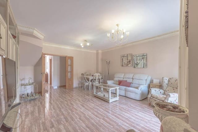 3 bedroom Penthouse for sale in Estepona with garage - € 565,000 (Ref: 9107156)