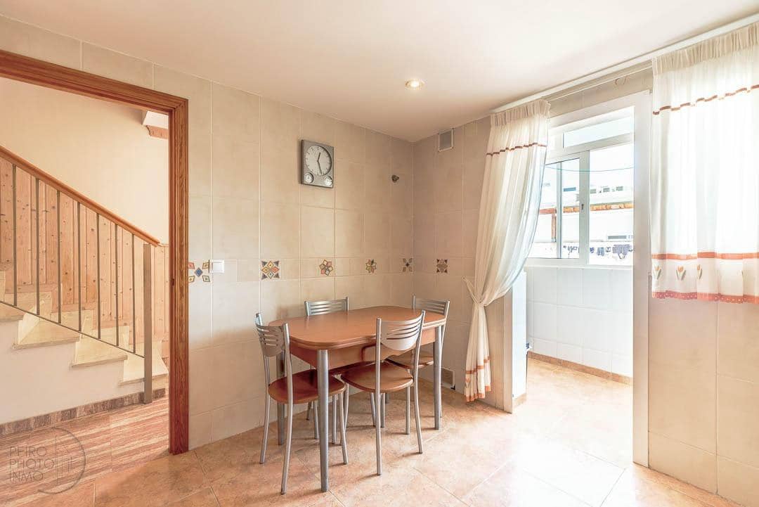 3 bedroom Penthouse for sale in Estepona with garage - € 565,000 (Ref: 9107156)