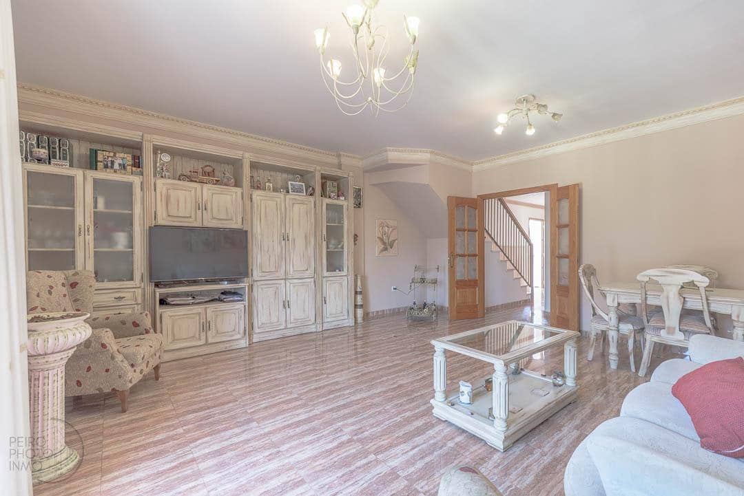 3 bedroom Penthouse for sale in Estepona with garage - € 565,000 (Ref: 9107156)