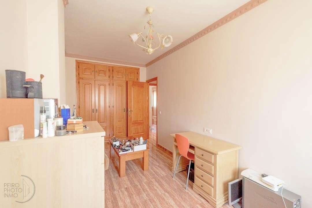 3 bedroom Penthouse for sale in Estepona with garage - € 565,000 (Ref: 9107156)