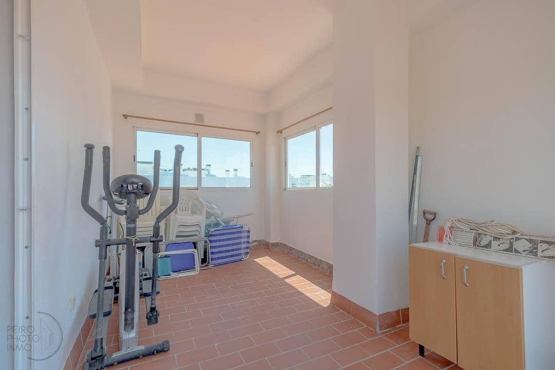 3 bedroom Penthouse for sale in Estepona with garage - € 565,000 (Ref: 9107156)
