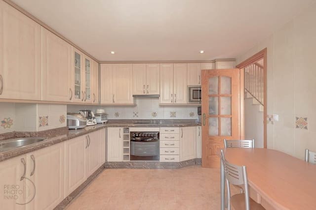 3 bedroom Penthouse for sale in Estepona with garage - € 565,000 (Ref: 9107156)