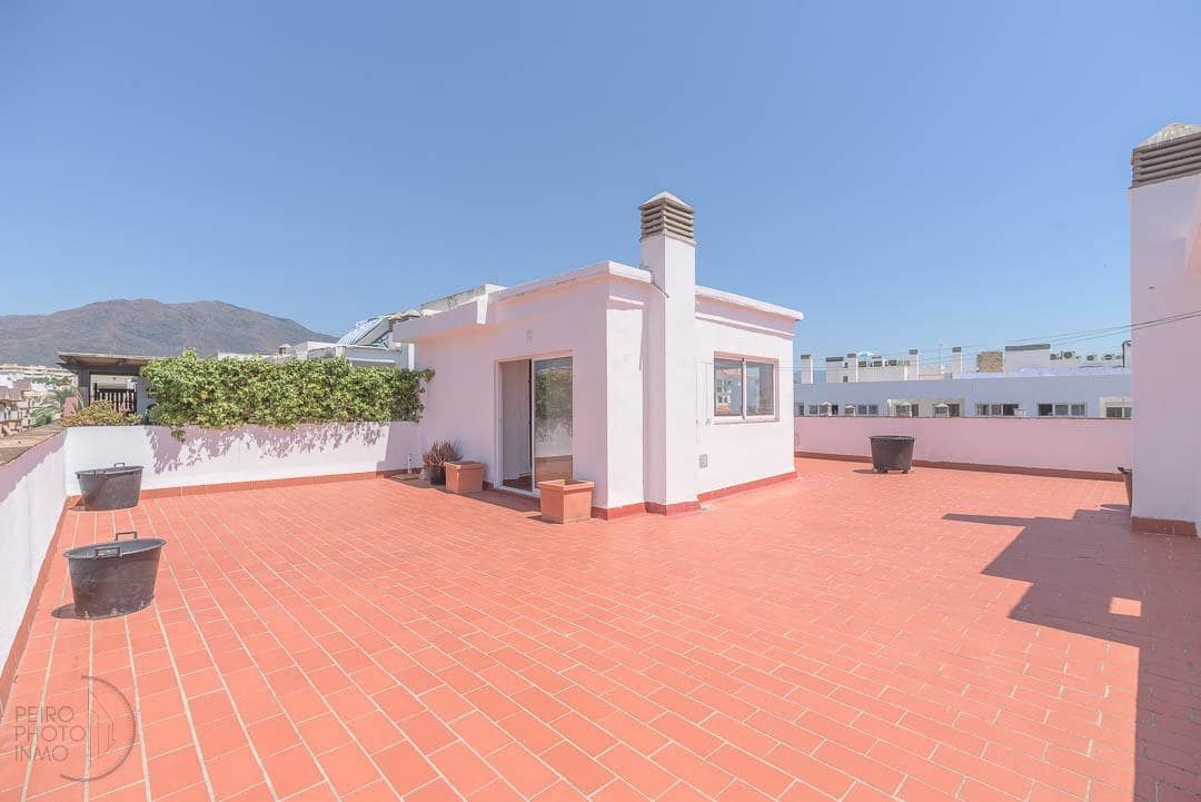 3 bedroom Penthouse for sale in Estepona with garage - € 565,000 (Ref: 9107156)