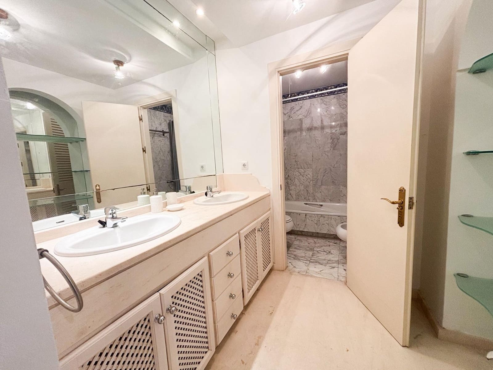 2 bedroom Flat for sale in Atalaya-Isdabe with pool - € 363,000 (Ref: 9125172)