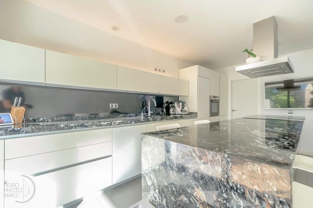 3 bedroom Terraced Villa for rent in Benahavís with garage - € 4,800 (Ref: 9226715)