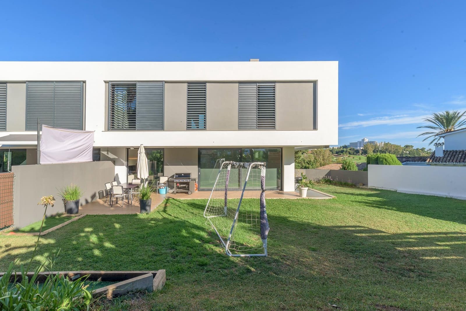 Villa/Maison Mitoyenne de 3 chambres à louer à Benahavis avec garage - 4 800 € (Ref: 9226715)