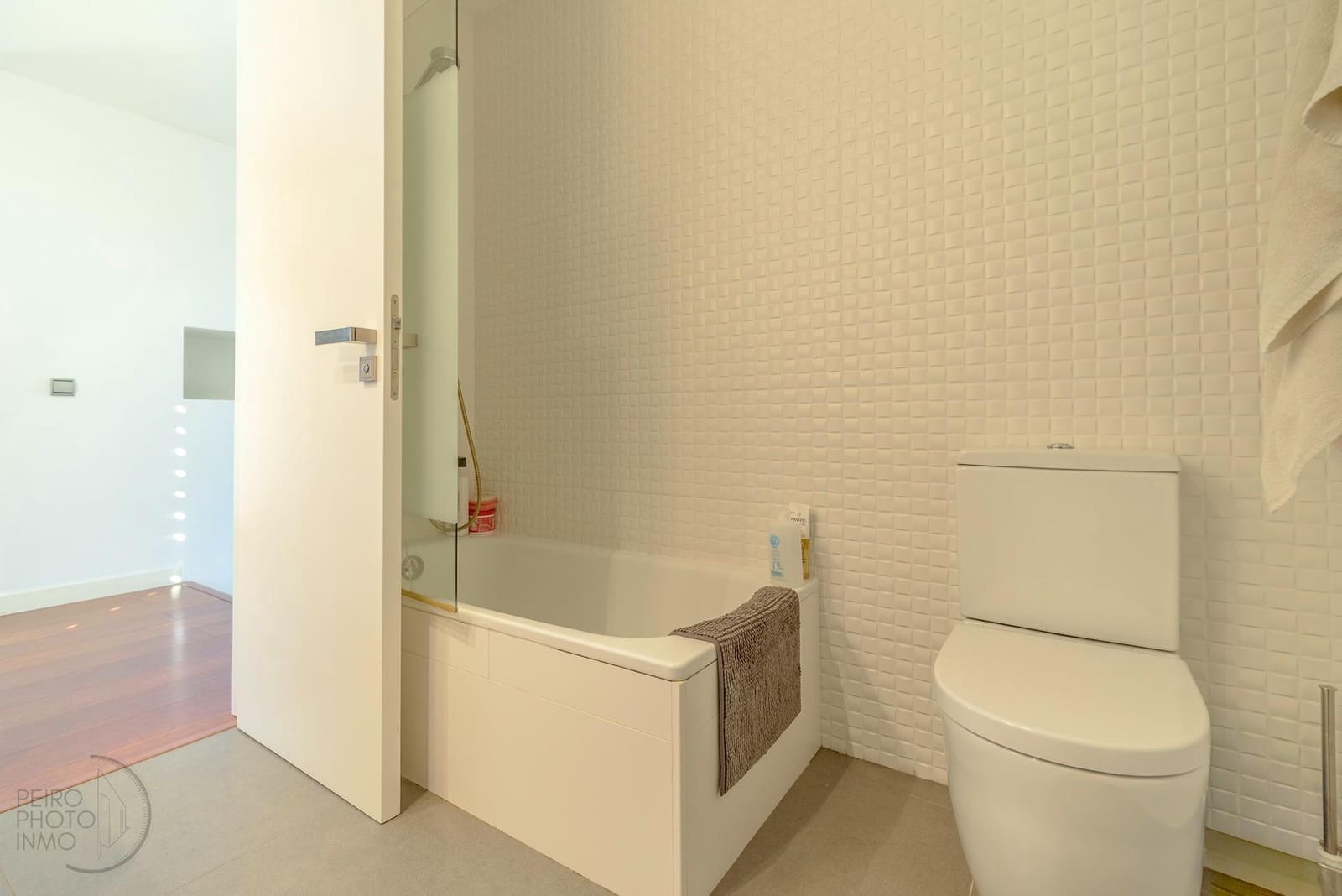 Villa/Maison Mitoyenne de 3 chambres à louer à Benahavis avec garage - 4 800 € (Ref: 9226715)