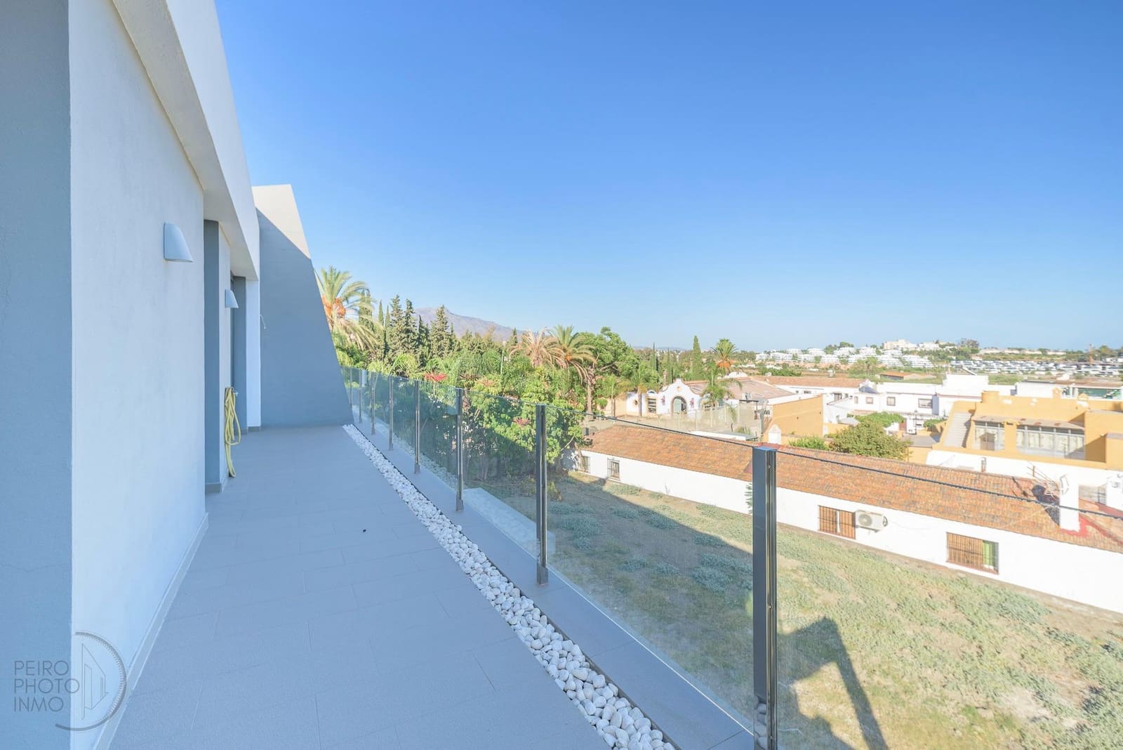 Villa/Maison Mitoyenne de 3 chambres à louer à Benahavis avec garage - 4 800 € (Ref: 9226715)