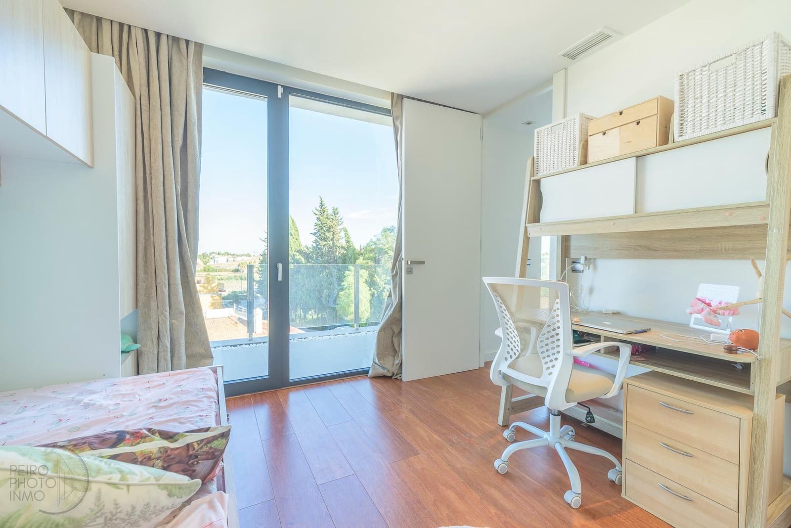 Villa/Maison Mitoyenne de 3 chambres à louer à Benahavis avec garage - 4 800 € (Ref: 9226715)