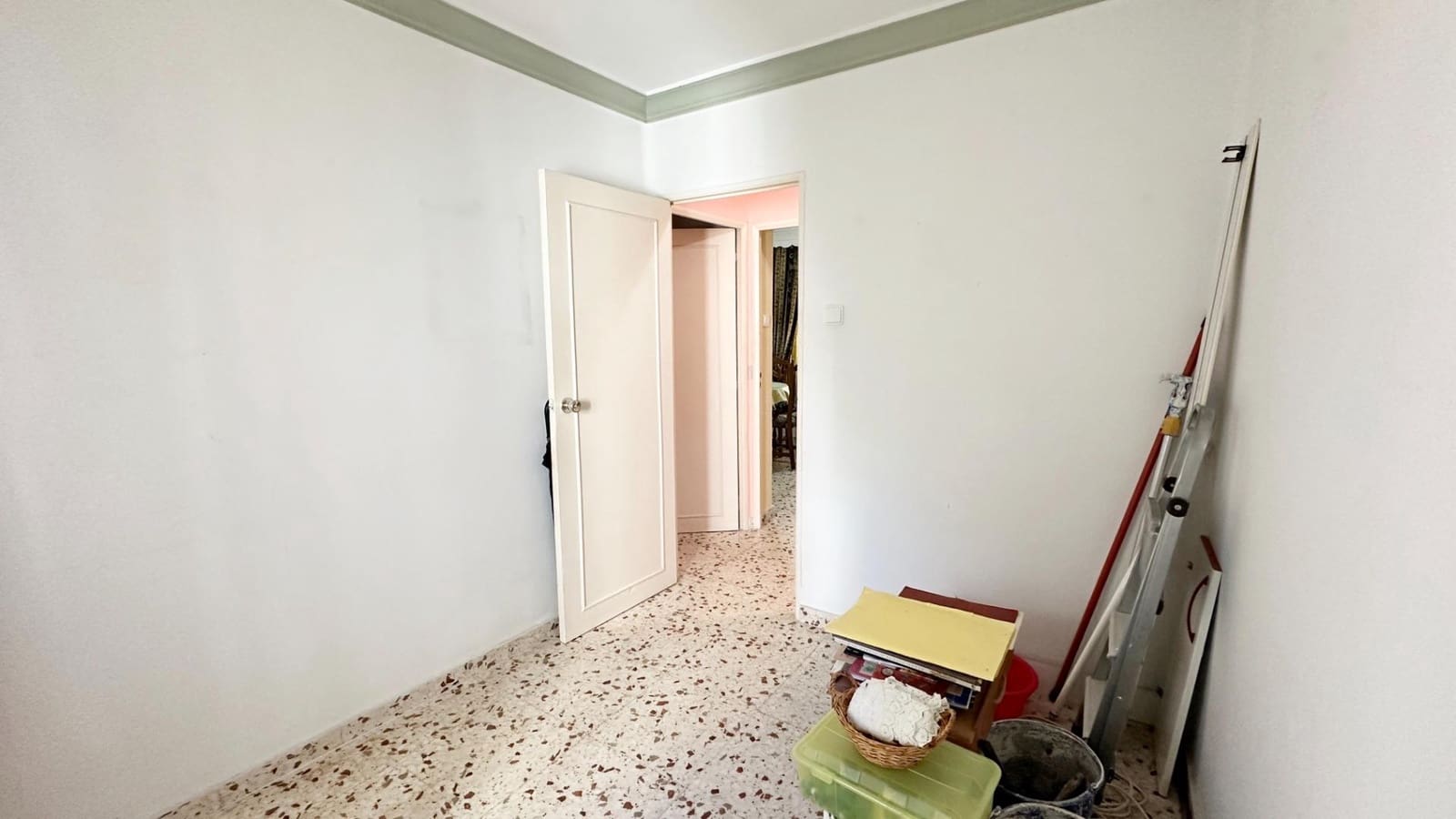 Piso de 3 habitaciones en Estepona en venta - 179.000 € (Ref: 9230485)