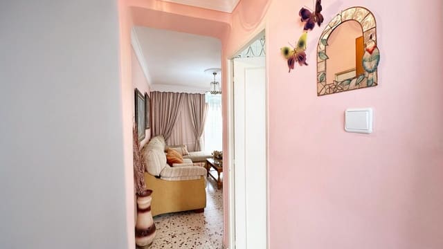 Piso de 3 habitaciones en Estepona en venta - 179.000 € (Ref: 9230485)