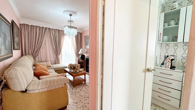 Piso de 3 habitaciones en Estepona en venta - 179.000 € (Ref: 9230485)