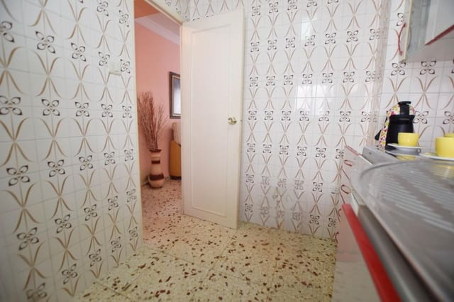 Piso de 3 habitaciones en Estepona en venta - 179.000 € (Ref: 9230485)