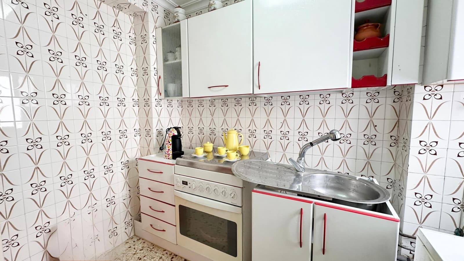 Piso de 3 habitaciones en Estepona en venta - 179.000 € (Ref: 9230485)