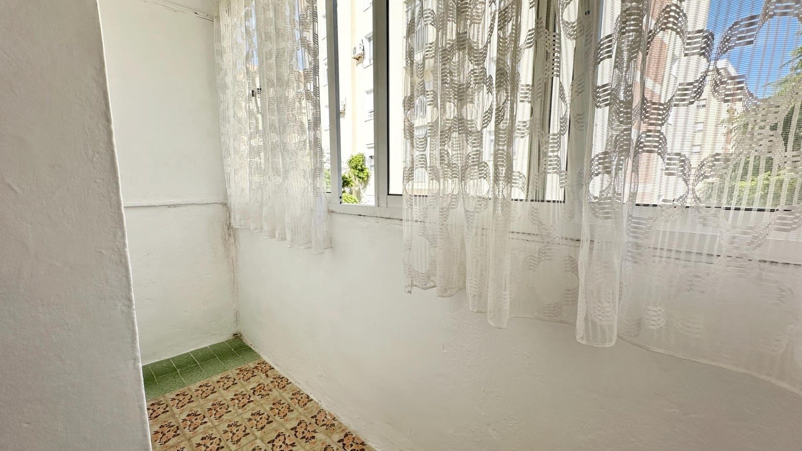 Piso de 3 habitaciones en Estepona en venta - 179.000 € (Ref: 9230485)