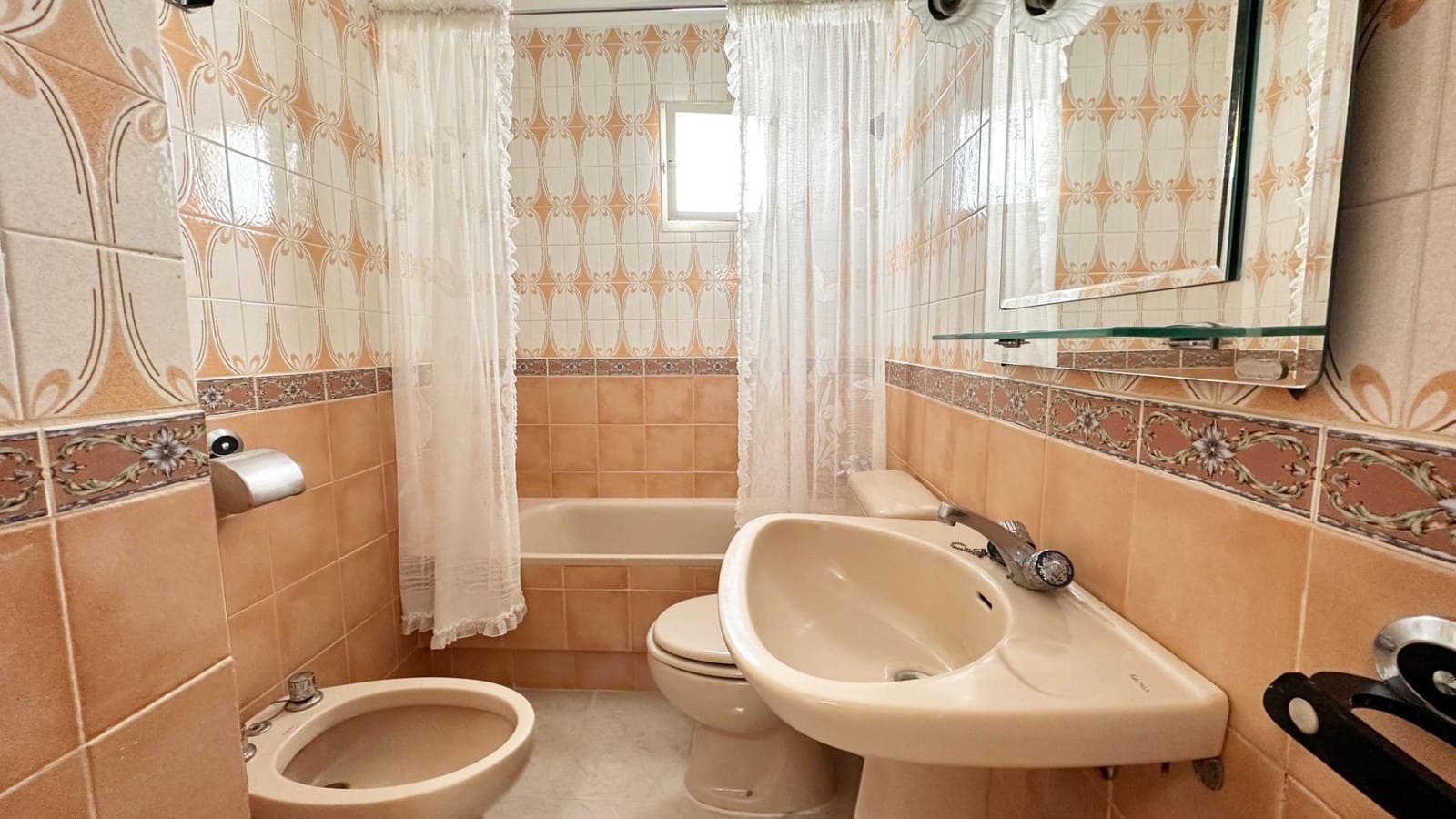 Piso de 3 habitaciones en Estepona en venta - 179.000 € (Ref: 9230485)