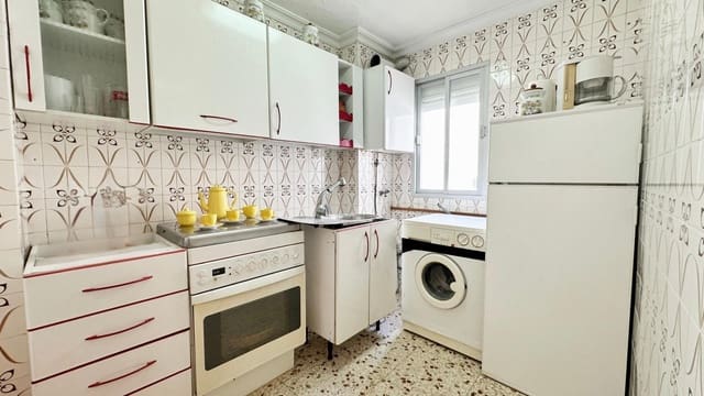 Piso de 3 habitaciones en Estepona en venta - 179.000 € (Ref: 9230485)