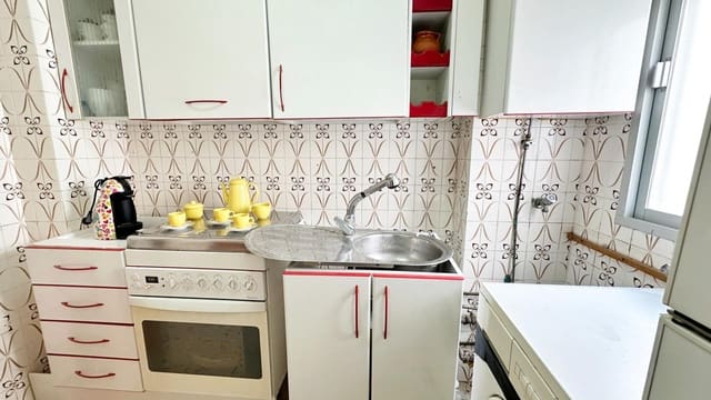 Piso de 3 habitaciones en Estepona en venta - 179.000 € (Ref: 9230485)