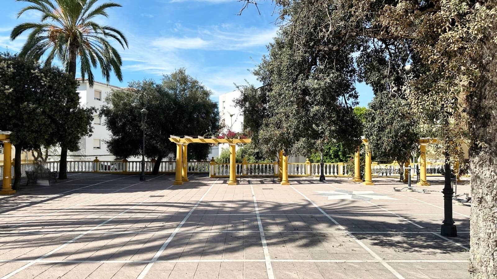 Piso de 3 habitaciones en Estepona en venta - 179.000 € (Ref: 9230485)