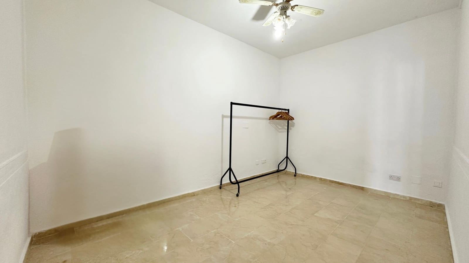 1 slaapkamer Commercieel te koop in New Golden Mile met zwembad - € 149.000 (Ref: 9255358)