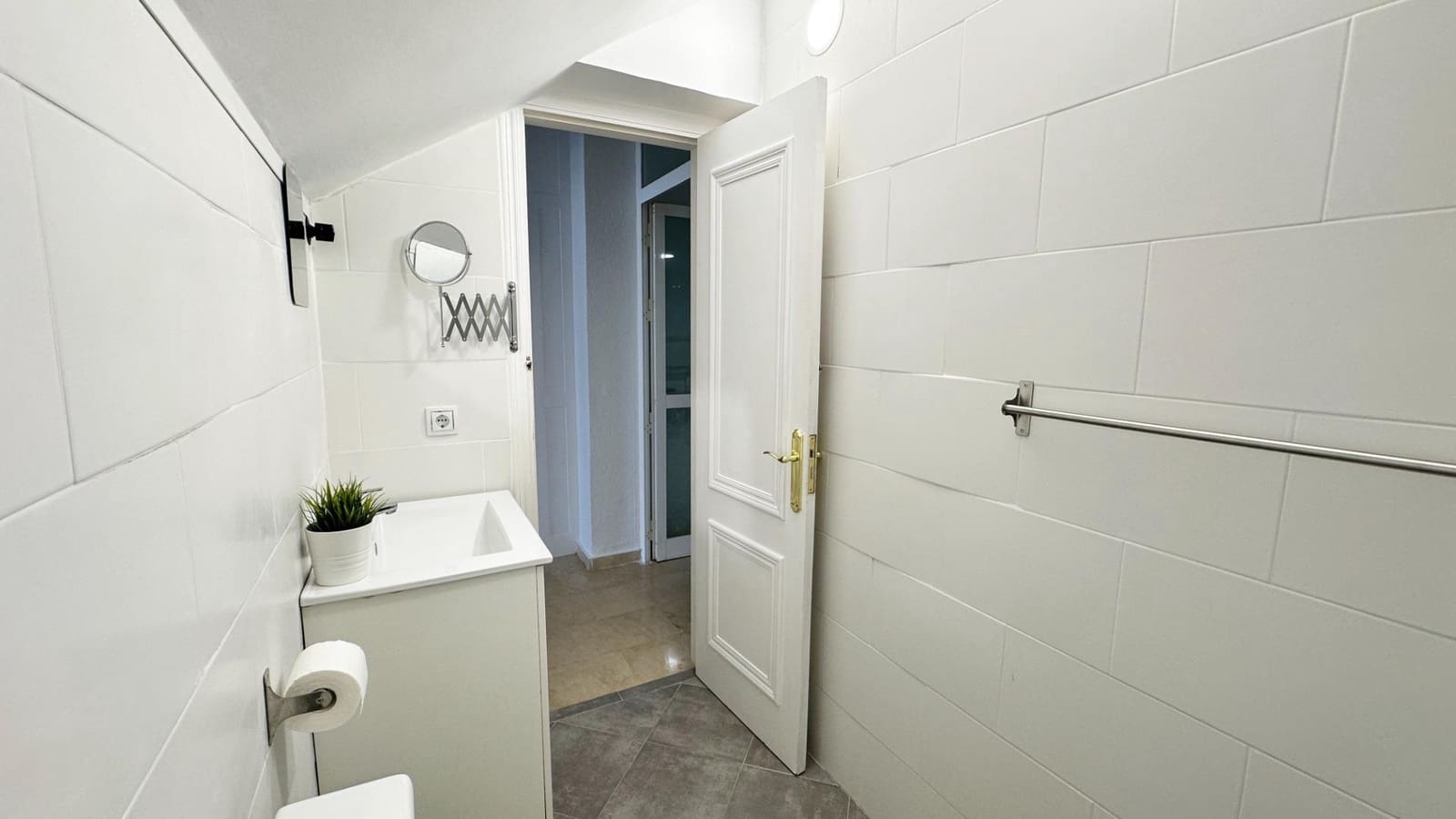 1 slaapkamer Commercieel te koop in New Golden Mile met zwembad - € 149.000 (Ref: 9255358)