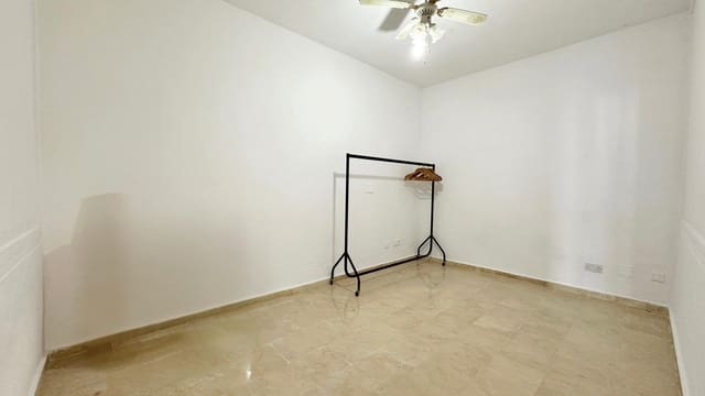 1 soverom Kommersiell til salgs i Las Lomas, Estepona med svømmebasseng - € 149 000 (Ref: 9255358)