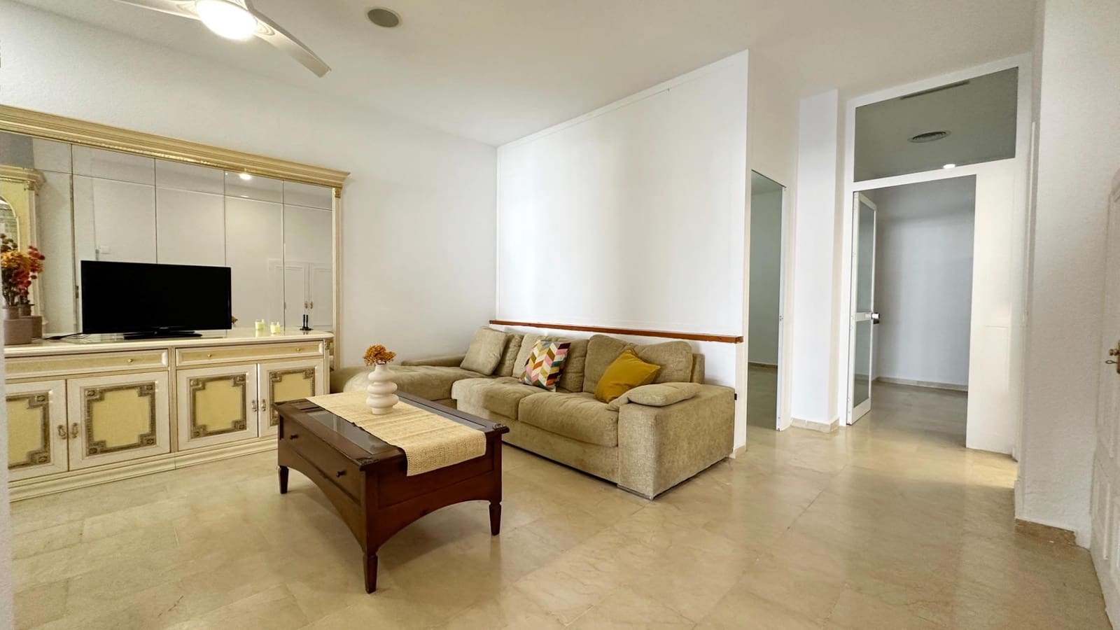 1 slaapkamer Commercieel te koop in New Golden Mile met zwembad - € 149.000 (Ref: 9255358)