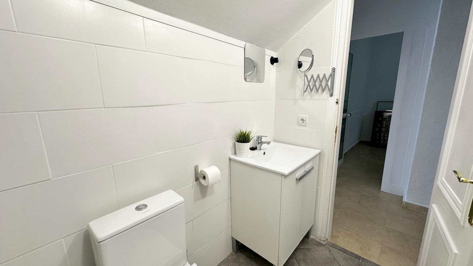 1 slaapkamer Commercieel te koop in New Golden Mile met zwembad - € 149.000 (Ref: 9255358)