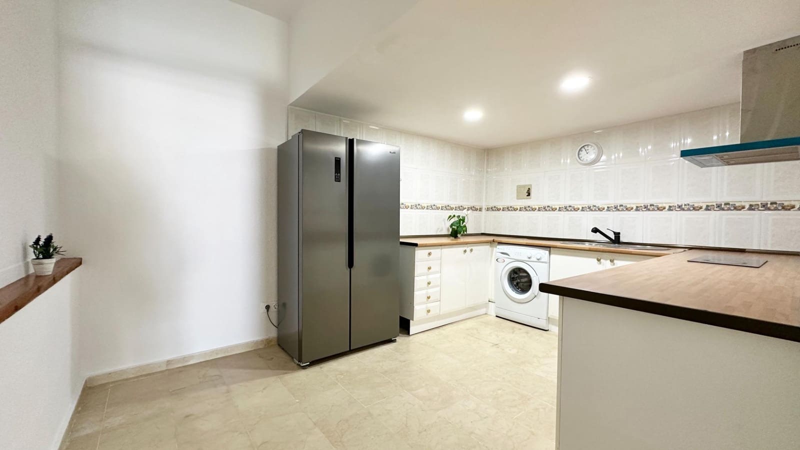 1 slaapkamer Commercieel te koop in New Golden Mile met zwembad - € 149.000 (Ref: 9255358)