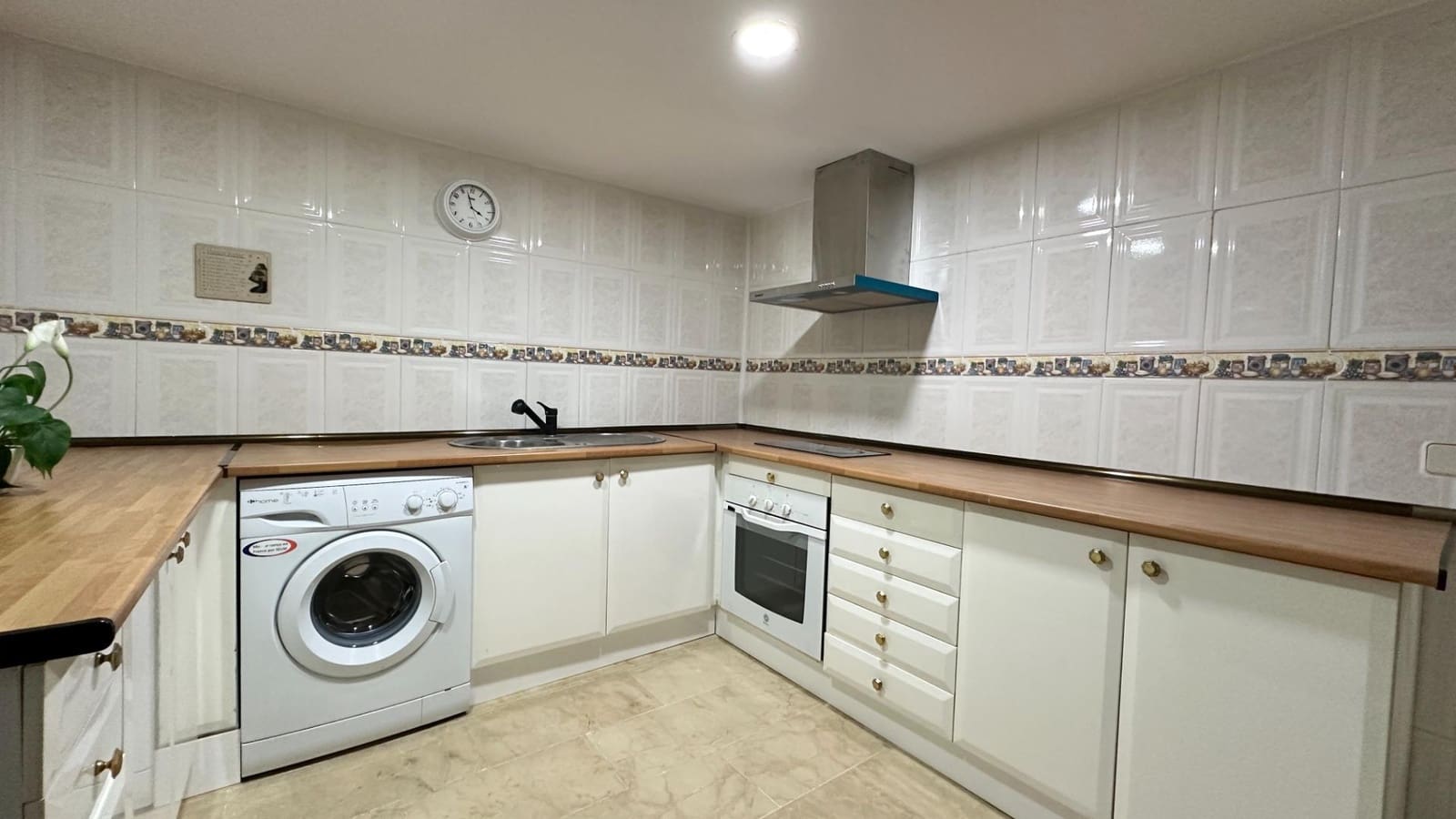 1 slaapkamer Commercieel te koop in New Golden Mile met zwembad - € 149.000 (Ref: 9255358)