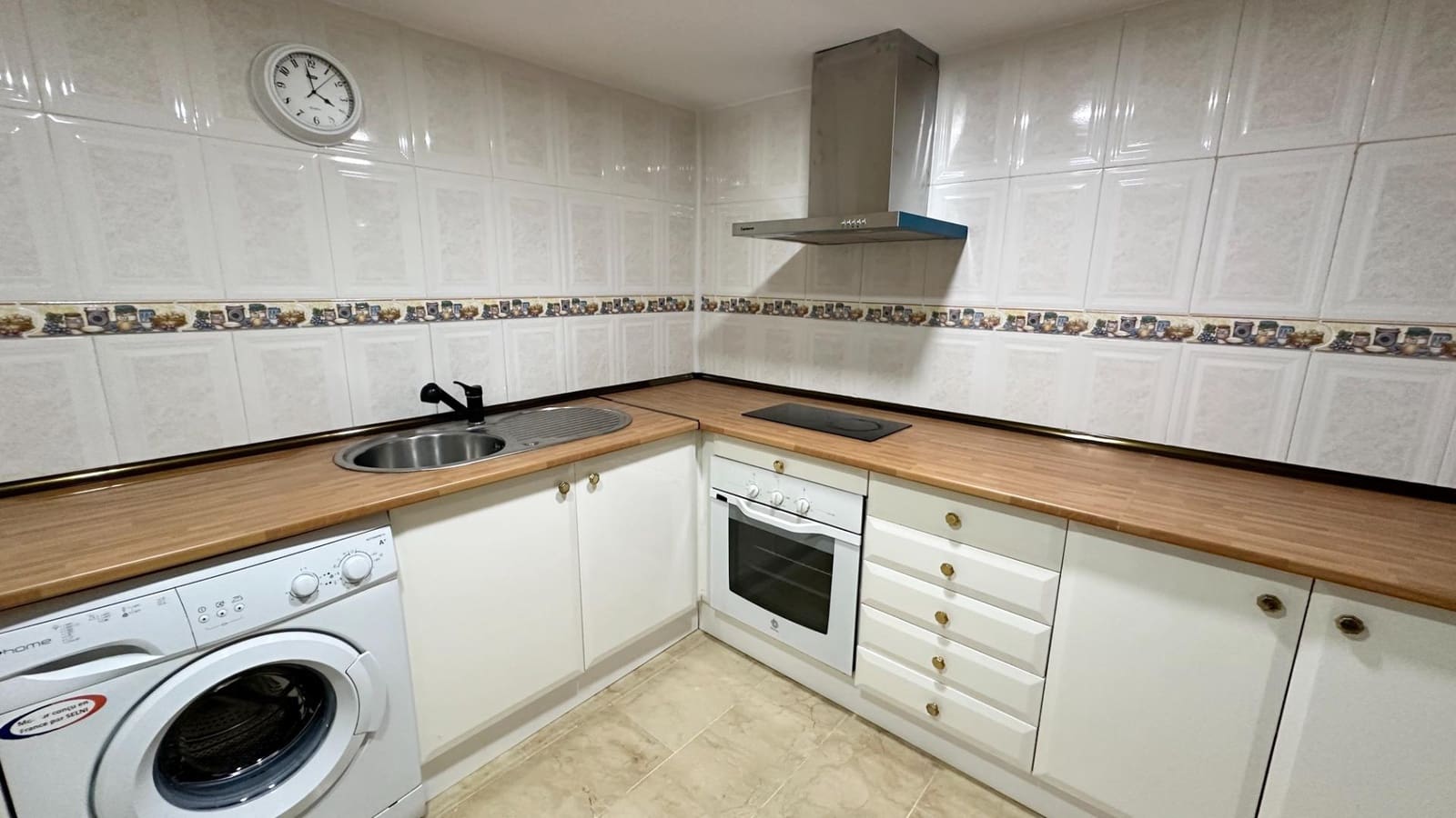 1 slaapkamer Commercieel te koop in New Golden Mile met zwembad - € 149.000 (Ref: 9255358)