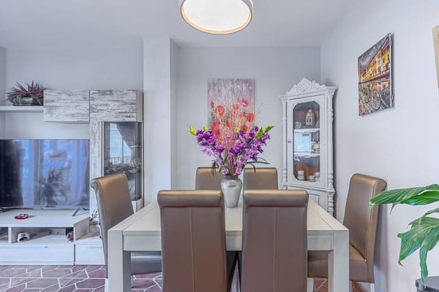 Piso de 3 habitaciones en Estepona en venta - 799.000 € (Ref: 9396094)