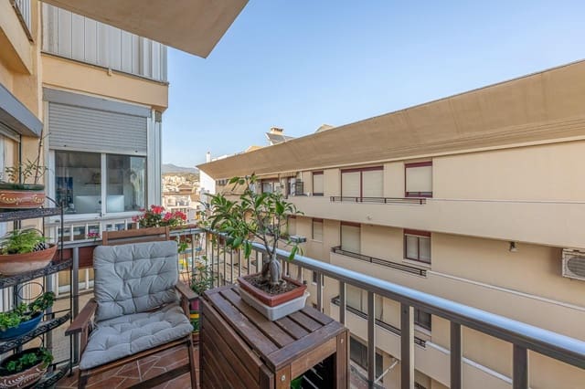 Piso de 3 habitaciones en Estepona en venta - 799.000 € (Ref: 9396094)