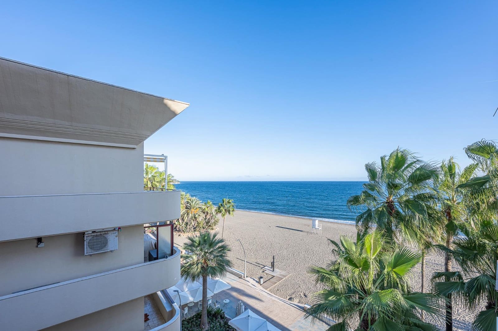 Piso de 3 habitaciones en Estepona en venta - 799.000 € (Ref: 9396094)