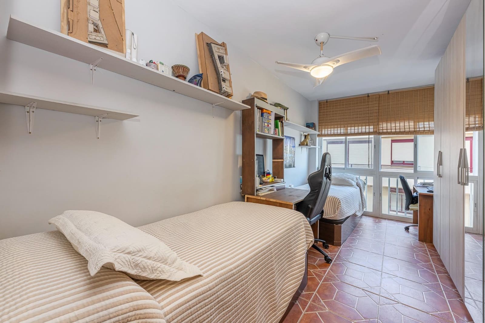 Piso de 3 habitaciones en Estepona en venta - 799.000 € (Ref: 9396094)