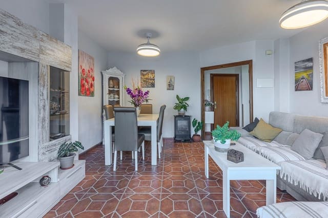 Piso de 3 habitaciones en Estepona en venta - 799.000 € (Ref: 9396094)