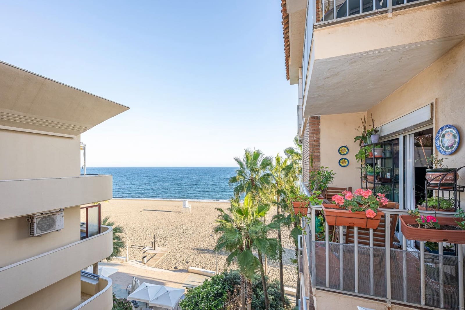 Piso de 3 habitaciones en Estepona en venta - 799.000 € (Ref: 9396094)