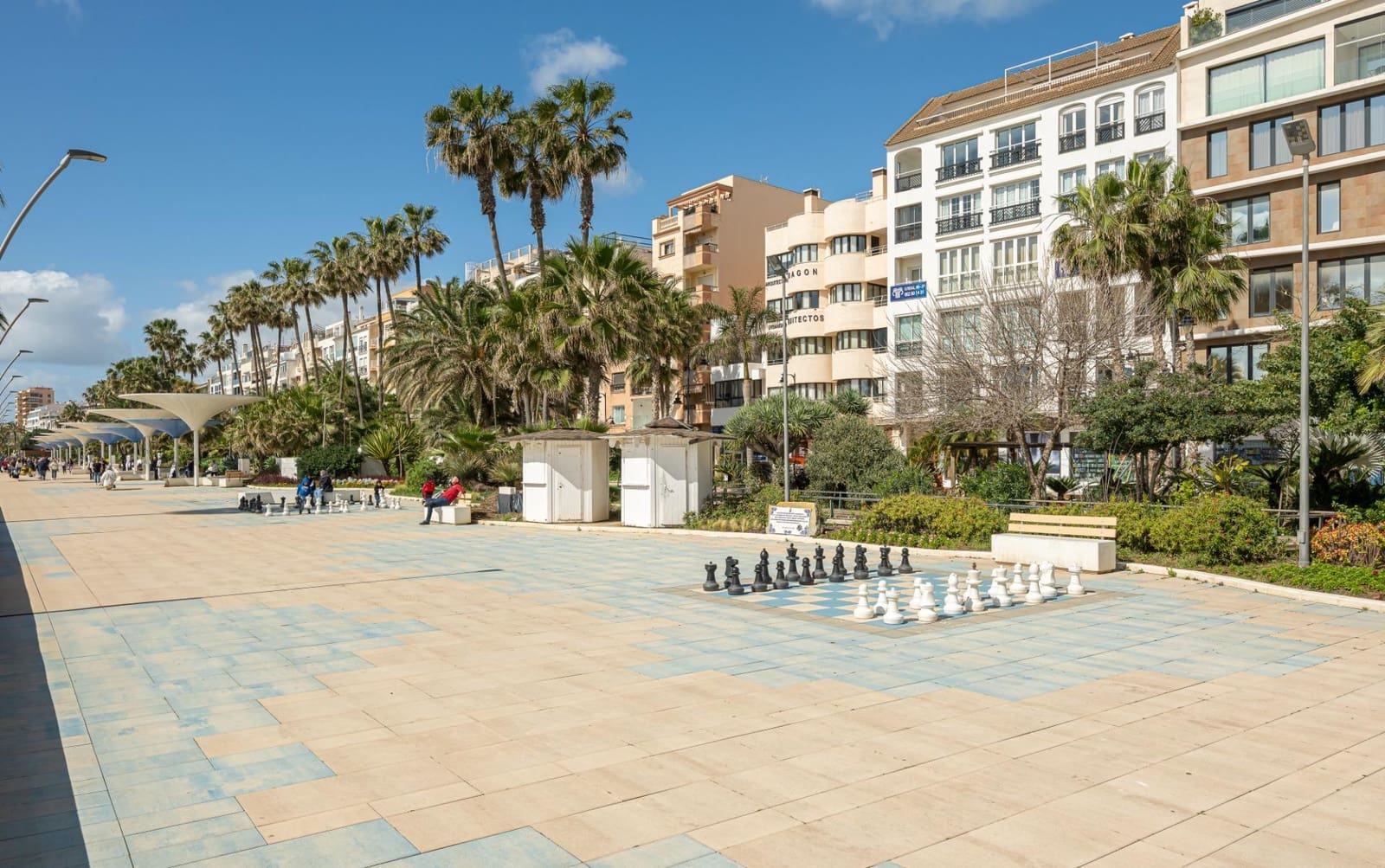 Piso de 3 habitaciones en Estepona en venta - 799.000 € (Ref: 9396094)