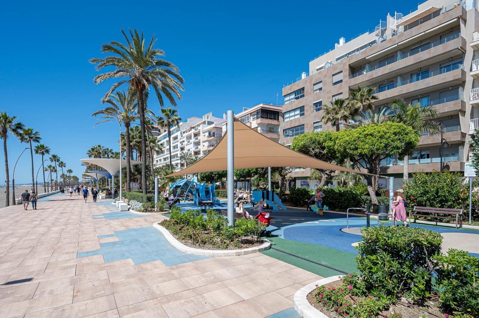 Piso de 3 habitaciones en Estepona en venta - 799.000 € (Ref: 9396094)