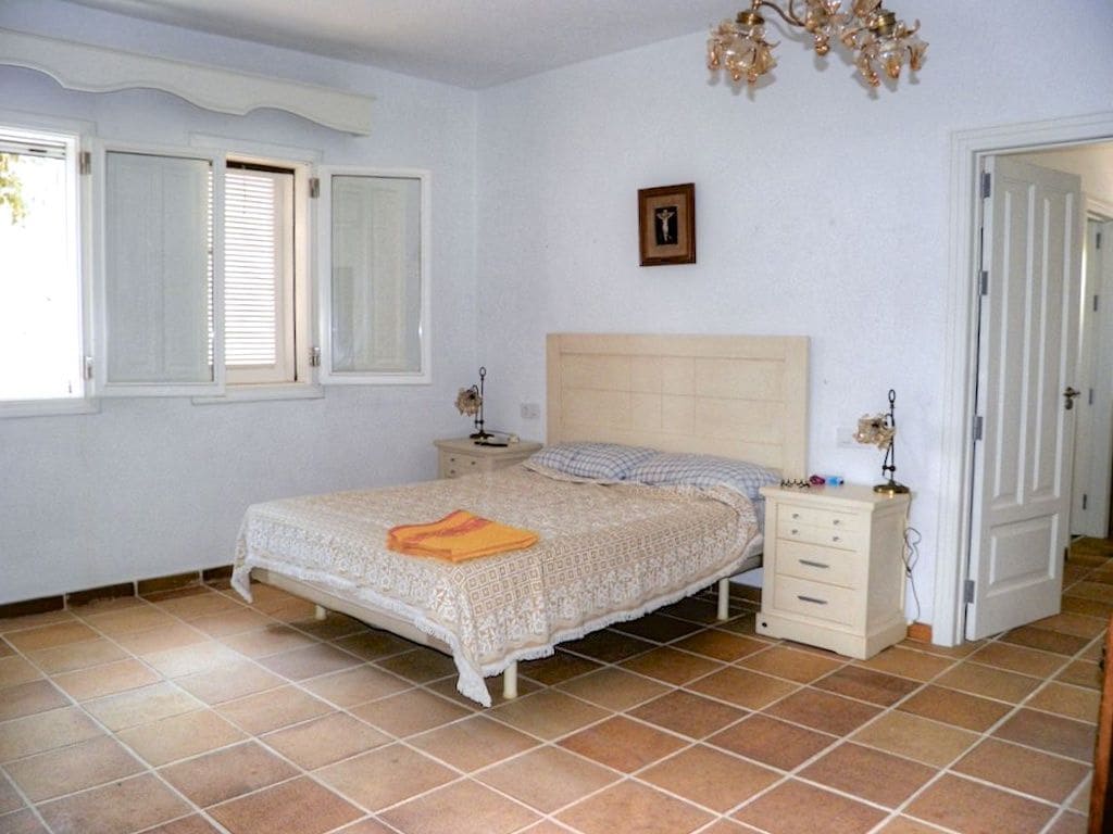 5 soverom Villa til salgs i Vera med svømmebasseng garasje - € 1 450 000 (Ref: 5440721)