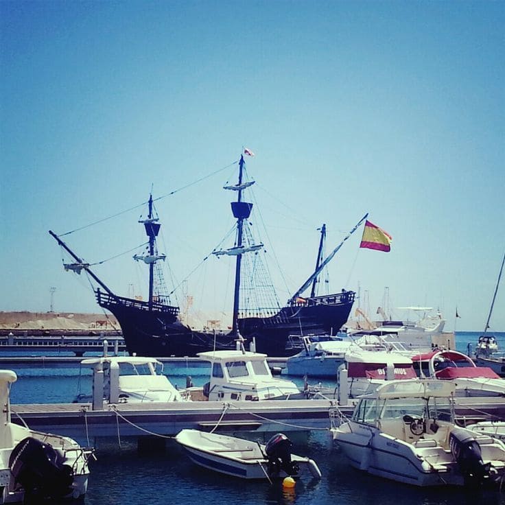 104 sypialnia Hotel na sprzedaż w Mojacar z basenem garażem - 12 500 000 € (Ref: 7570419)