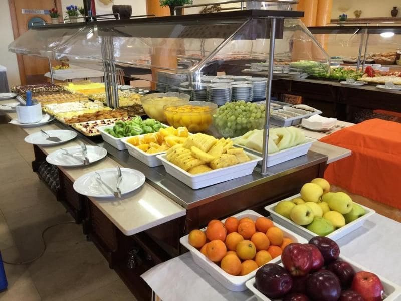 104 sypialnia Hotel na sprzedaż w Mojacar z basenem garażem - 12 500 000 € (Ref: 7570419)