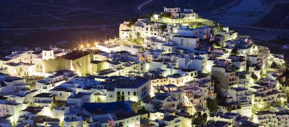 104 sypialnia Hotel na sprzedaż w Mojacar z basenem garażem - 12 500 000 € (Ref: 7570419)