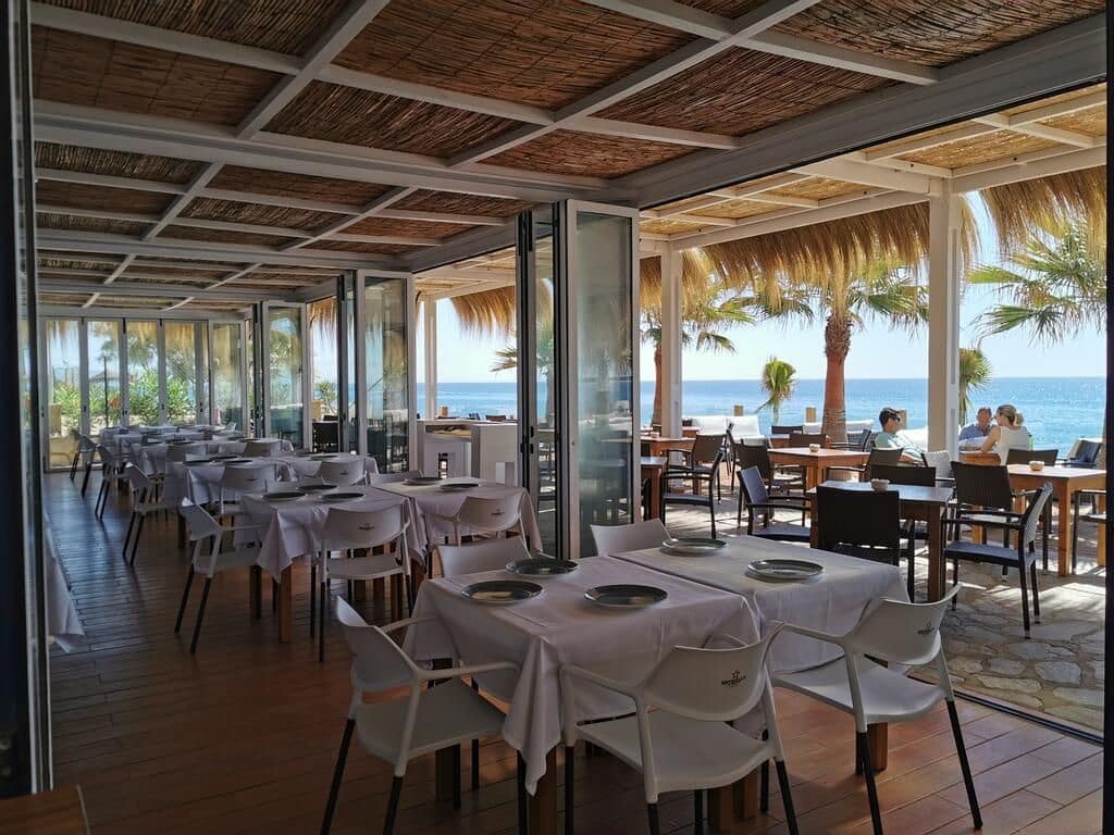 104 sypialnia Hotel na sprzedaż w Mojacar z basenem garażem - 12 500 000 € (Ref: 7570419)