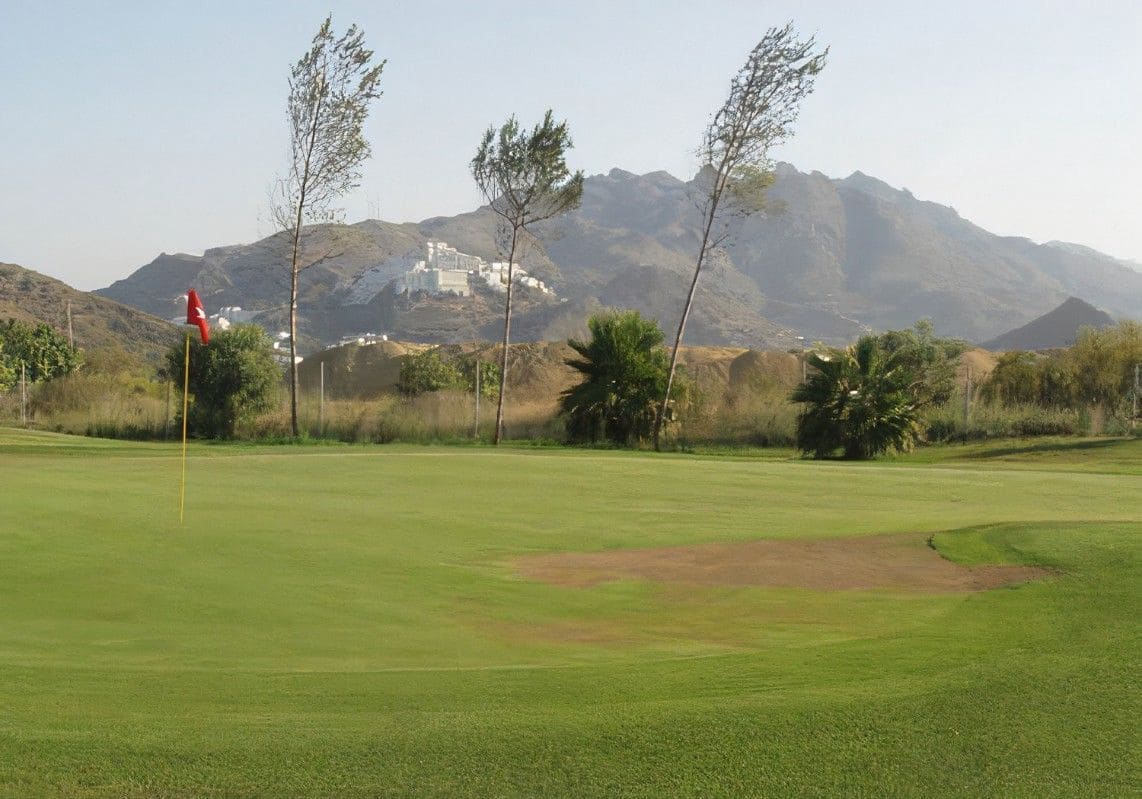 104 sypialnia Hotel na sprzedaż w Mojacar z basenem garażem - 12 500 000 € (Ref: 7570419)