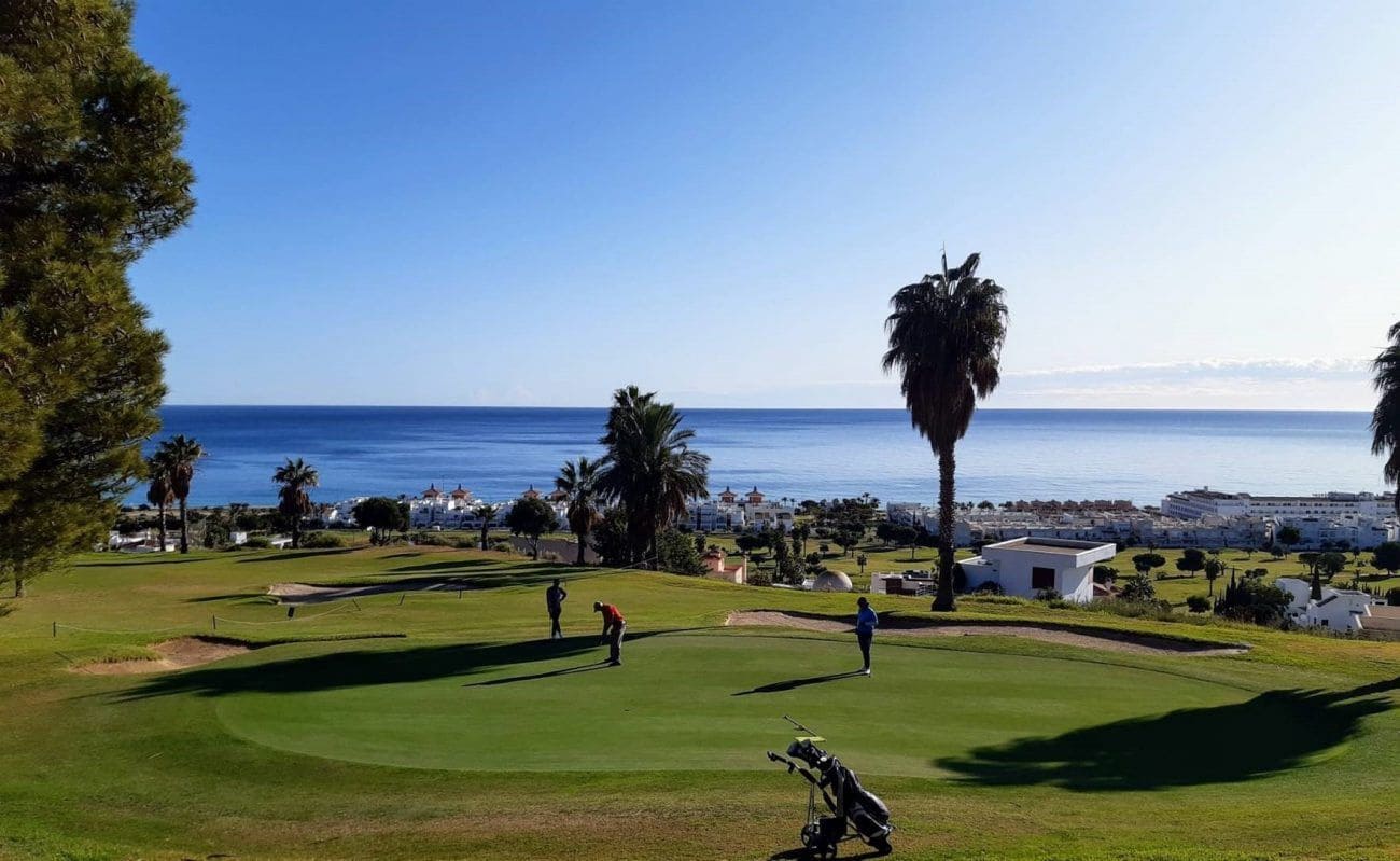 104 sypialnia Hotel na sprzedaż w Mojacar z basenem garażem - 12 500 000 € (Ref: 7570419)