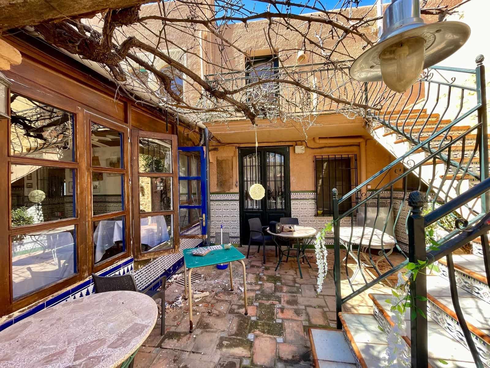 Erhverv til salg i Turre med garage - € 550.000 (Ref: 8866887)