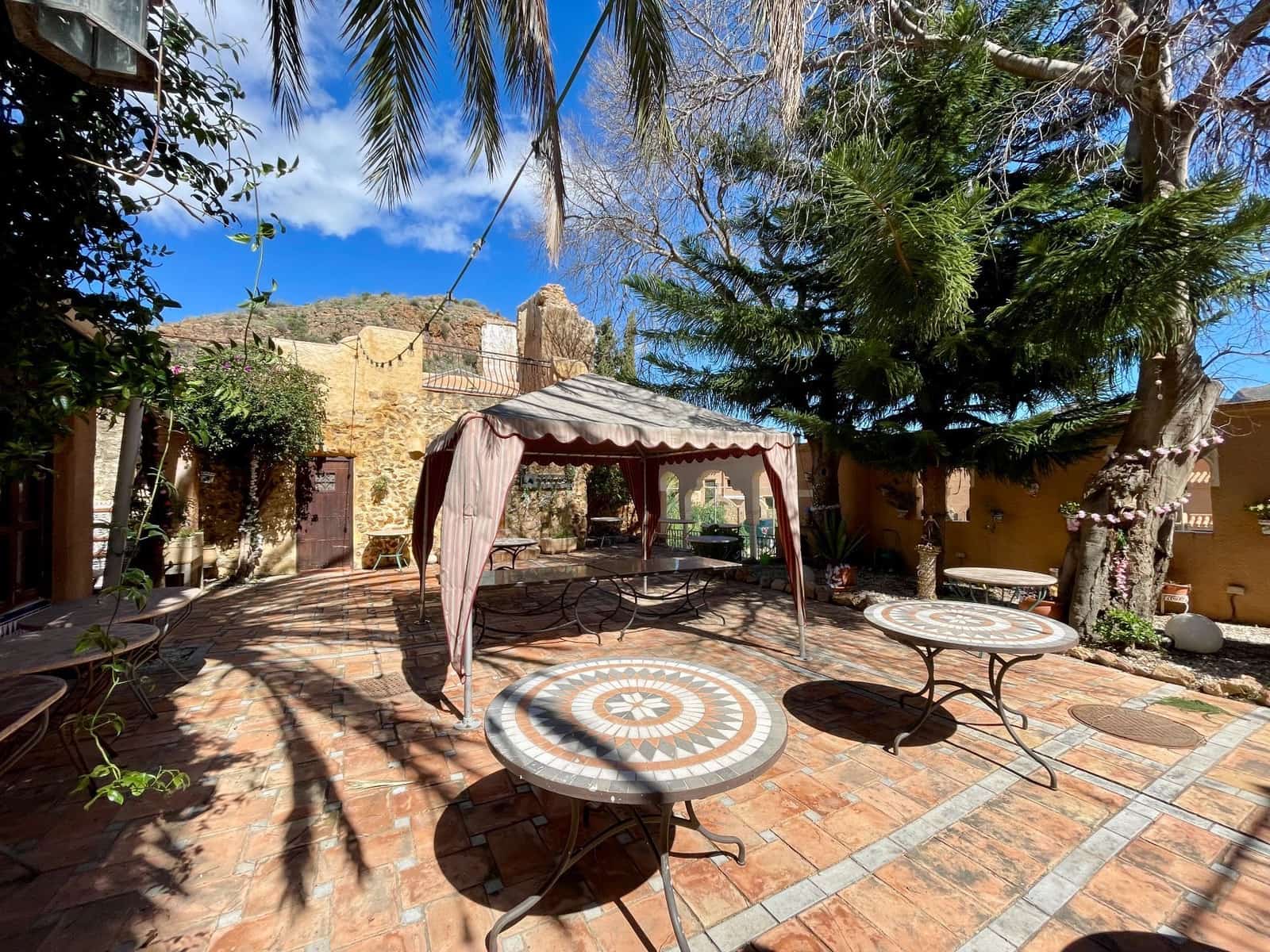 Erhverv til salg i Turre med garage - € 550.000 (Ref: 8866887)