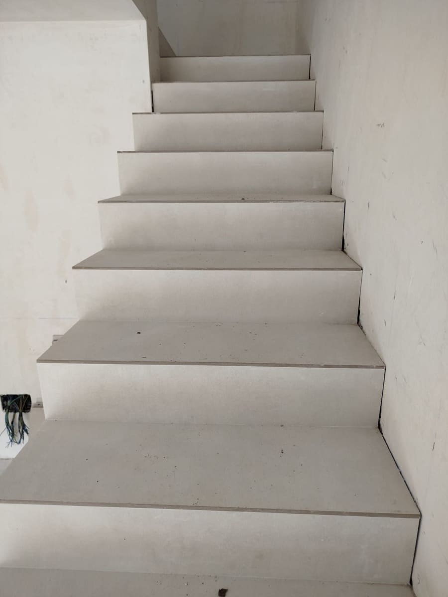 2 soveværelse Semi-Rækkehus til salg i Cox med swimmingpool garage - € 219.000 (Ref: 9004739)